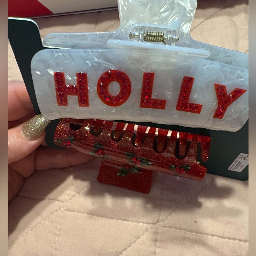 X SOLD OUT X
PIPER K Viral Holiday Hair Clip Set with Holly Design- NWT - Picture 2 of 2